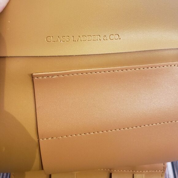 Glass Ladder & Co Tech Organizer - Picture 14 of 16